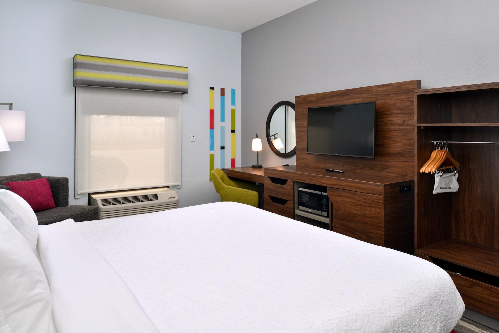 Hampton Inn By Hilton Panama City Beach Upper Grand Lagoon Exterior photo