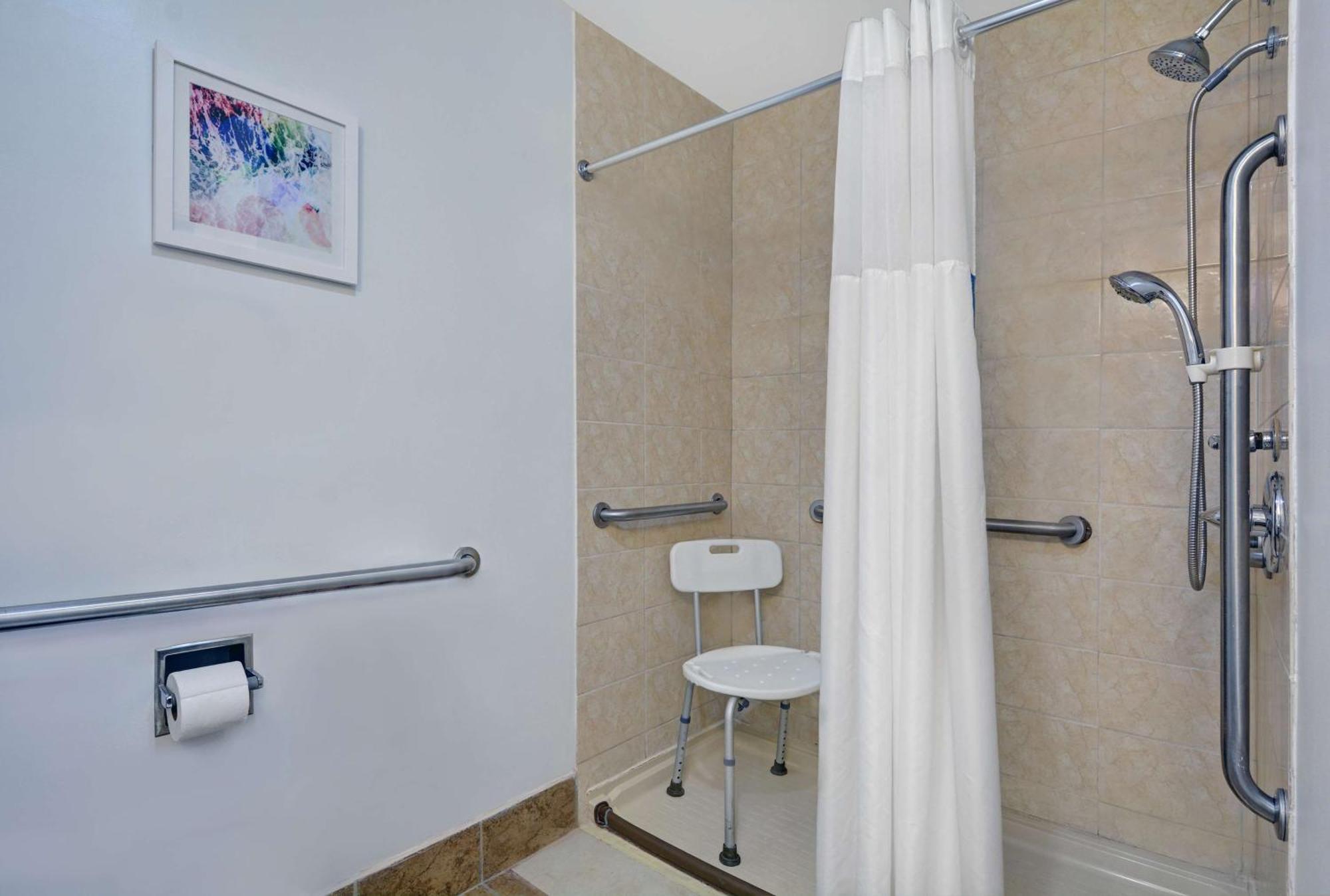 Hampton Inn By Hilton Panama City Beach Upper Grand Lagoon Exterior photo