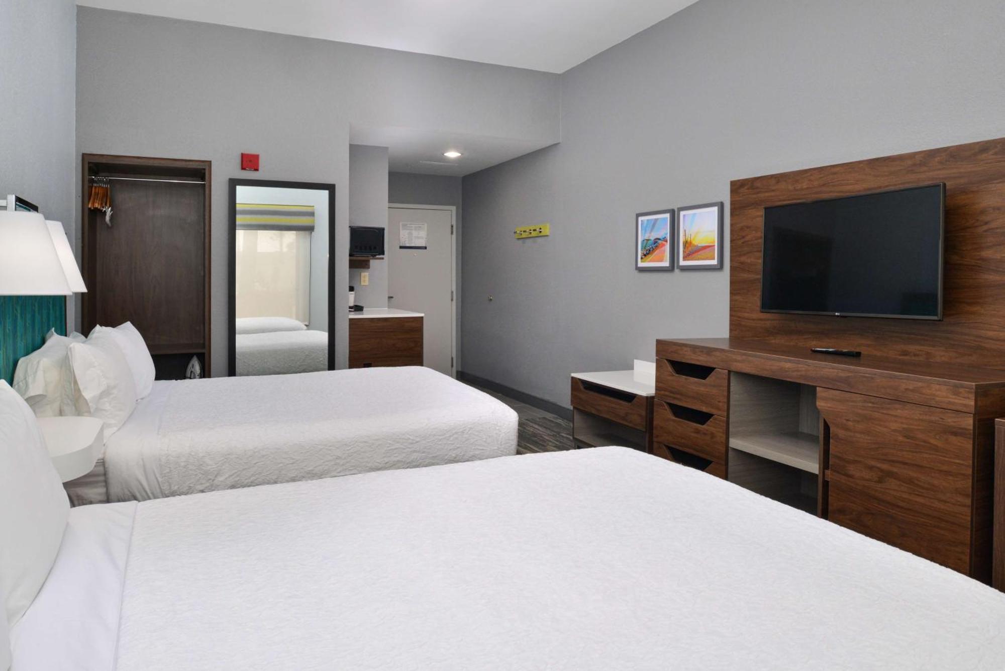Hampton Inn By Hilton Panama City Beach Upper Grand Lagoon Exterior photo