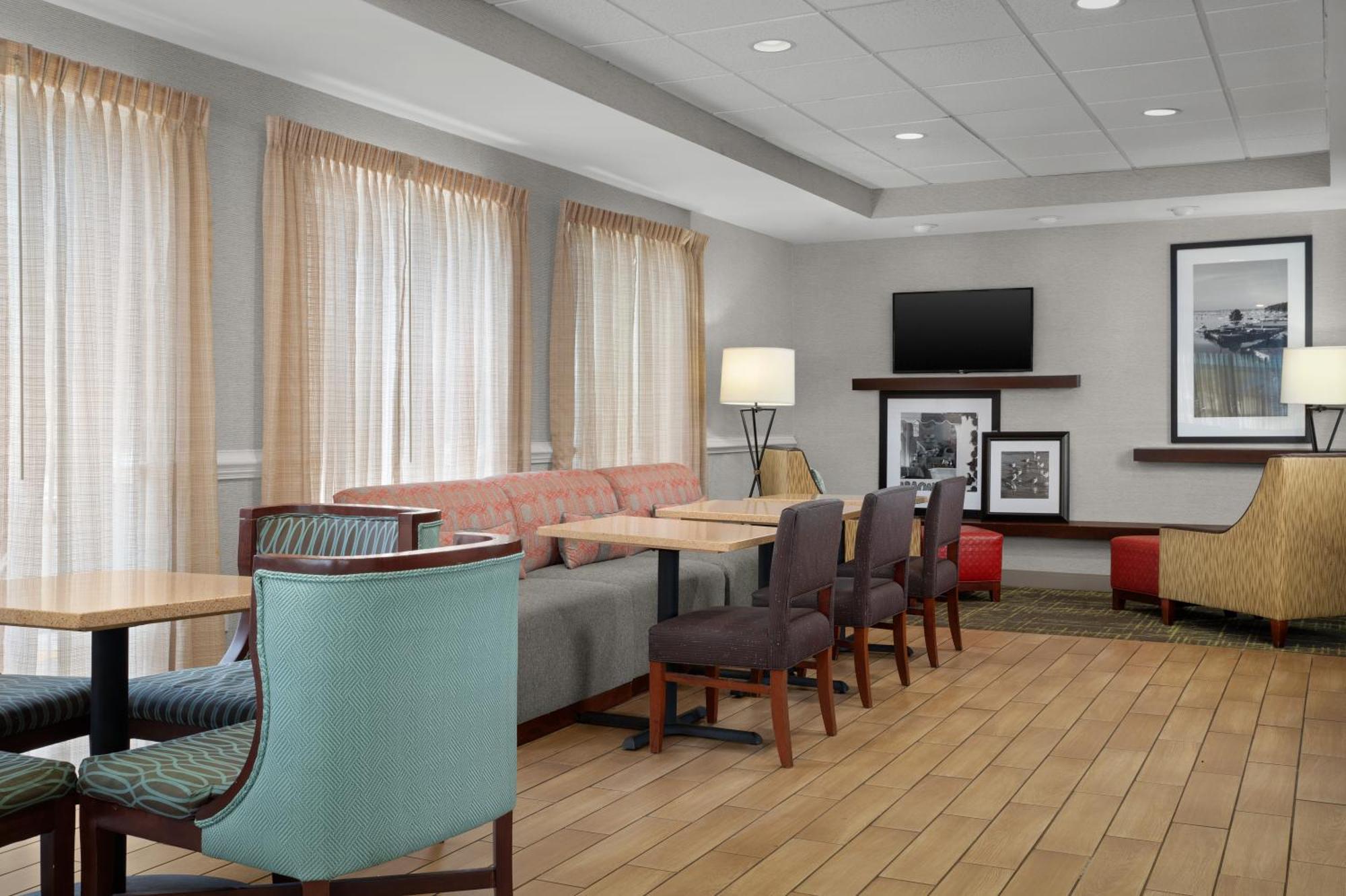 Hampton Inn By Hilton Panama City Beach Upper Grand Lagoon Exterior photo