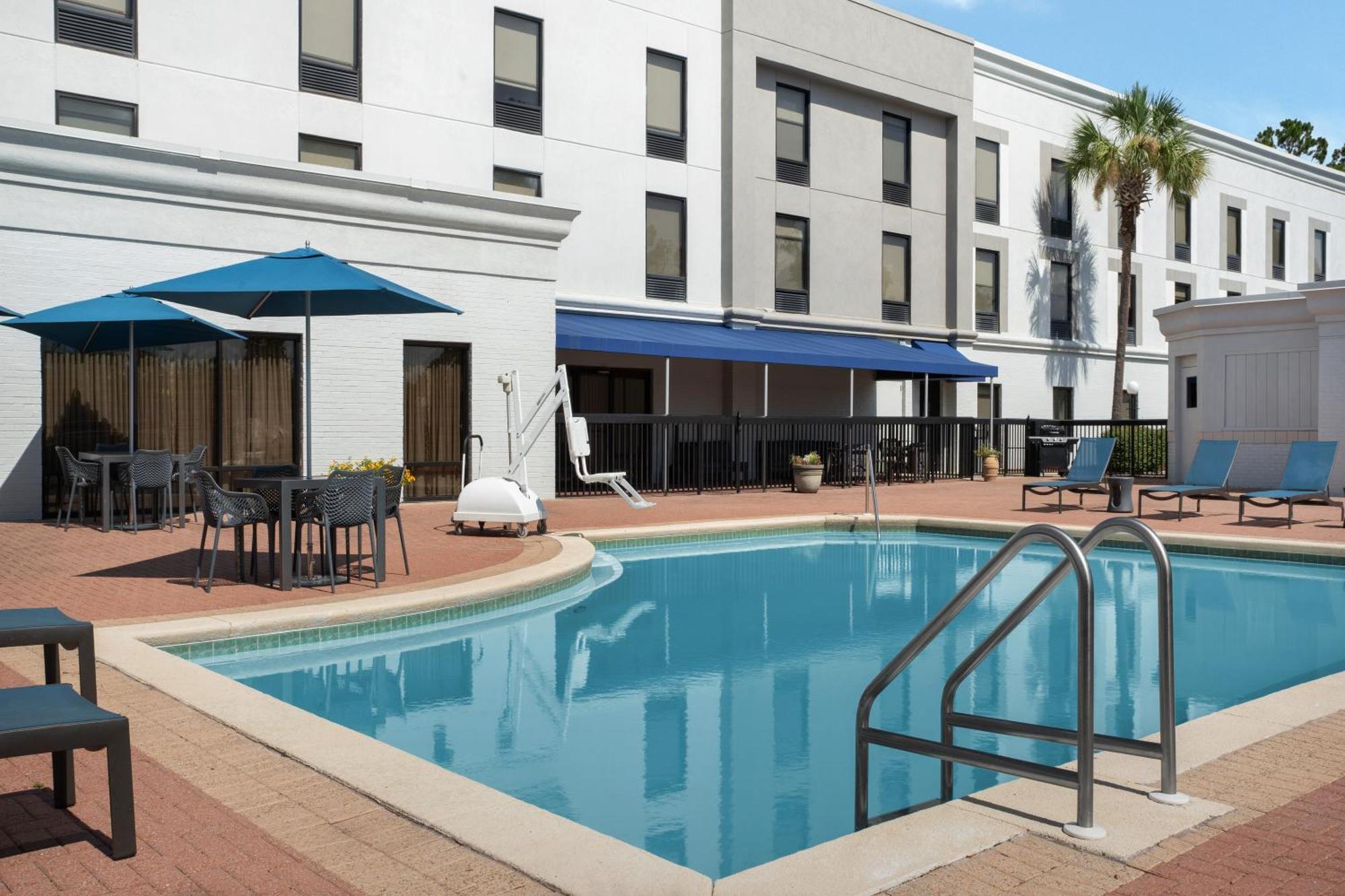 Hampton Inn By Hilton Panama City Beach Upper Grand Lagoon Exterior photo